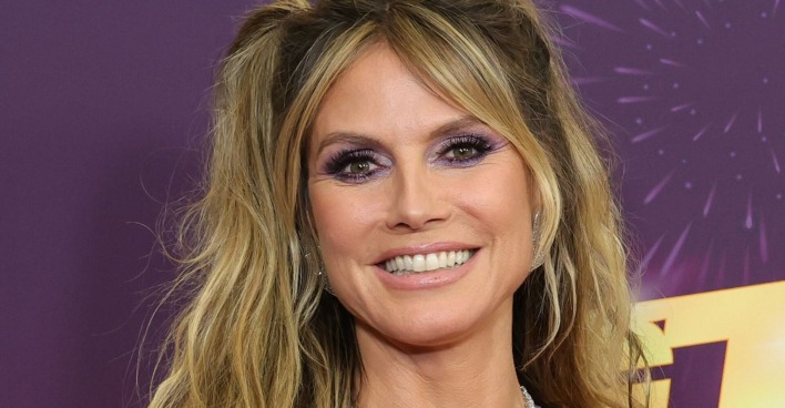 Heidi Klum lächelt