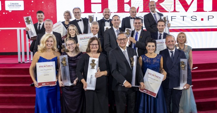 Die Hermes-Preisträger mit ihren Trophäen