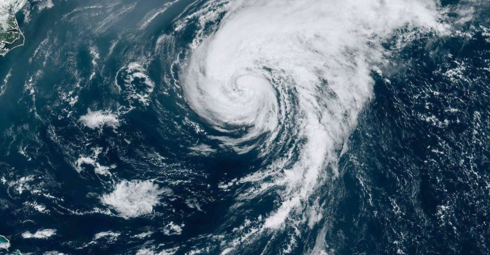 Satellitenbild eines Hurrikans über dem Atlantik.