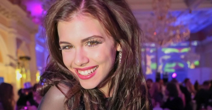 Ex-Miss Katharina Nahlik lächelt ind die Kamera.