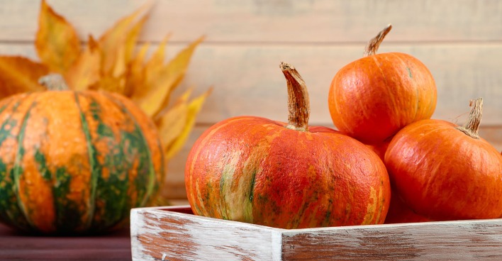 Kürbis in einer Holzkiste | Credit: iStock.com/Galina Atroshchenko
