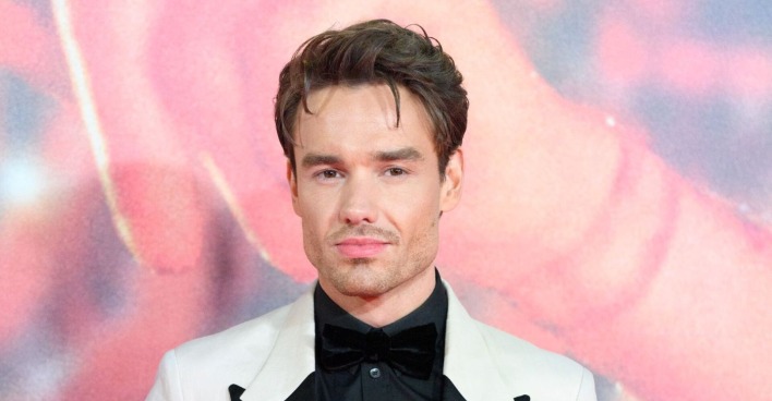 Liam Payne blickt in die Kamera