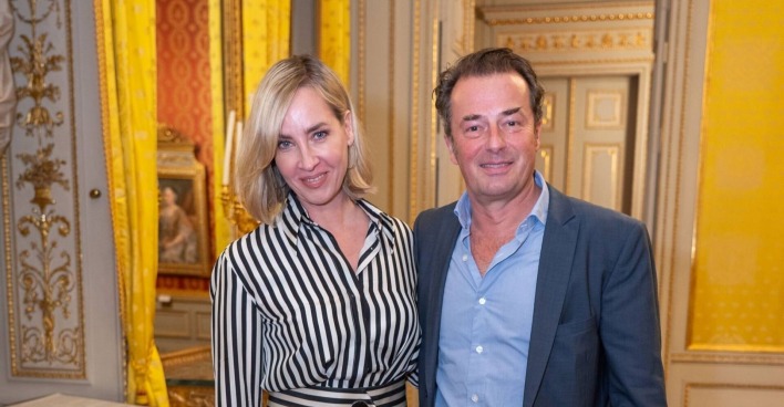 Nadja Bernhard steht neben Peter Beuchel