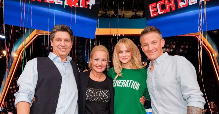 Hans Bürger, Verena Scheitz, Mirjam Weichselbraun und Andi Knoll posieren zusammen.