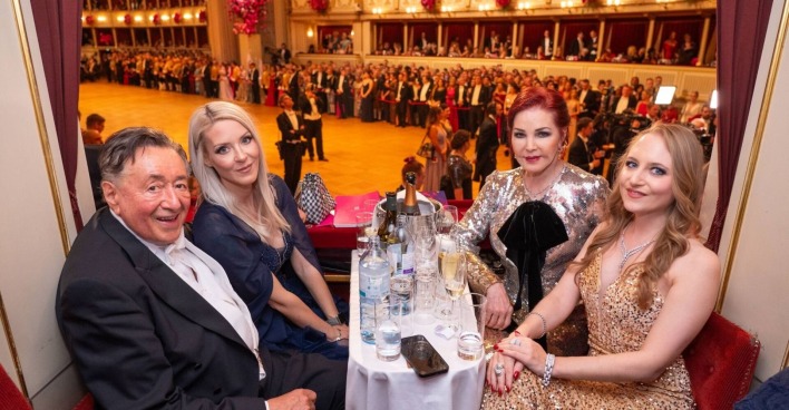 Richard und Simone Lugner mit Priscilla und Jacky