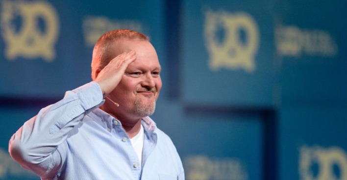 Stefan Raab salutiert