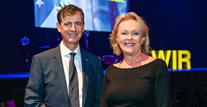 Vorstandsvorsitzender RLB Vorarlberg Michael Alge und Hanne­lore Veit (US-Expertin und ehemalige ORF-Korrespondentin)