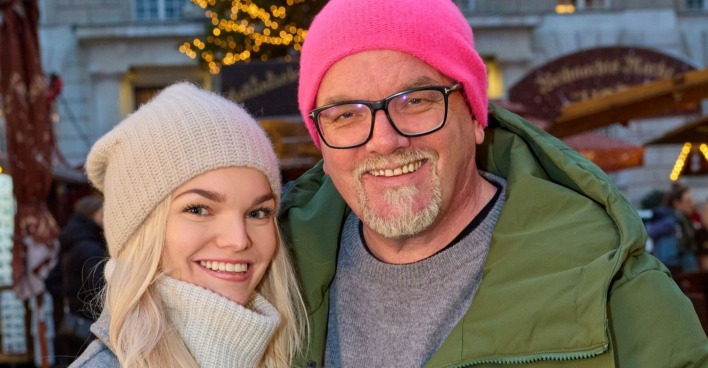 DJ Ötzi und seine Tochter Lisa-Marie lächeln.