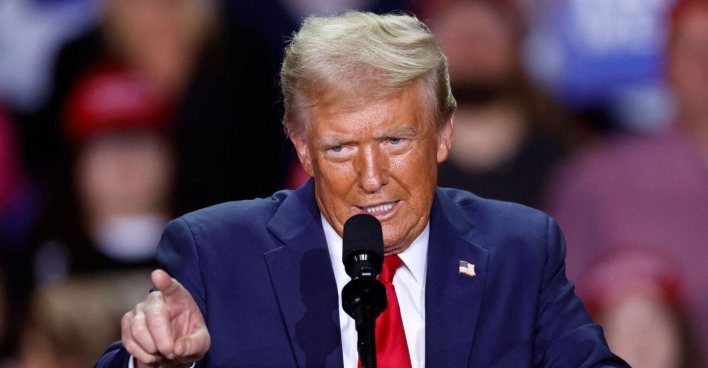 Donald Trump ist noch am Wahltag vor seine Anhänger getreten.