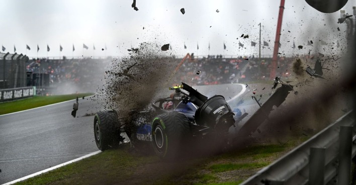 Logan Sargeant bei einem Unfall