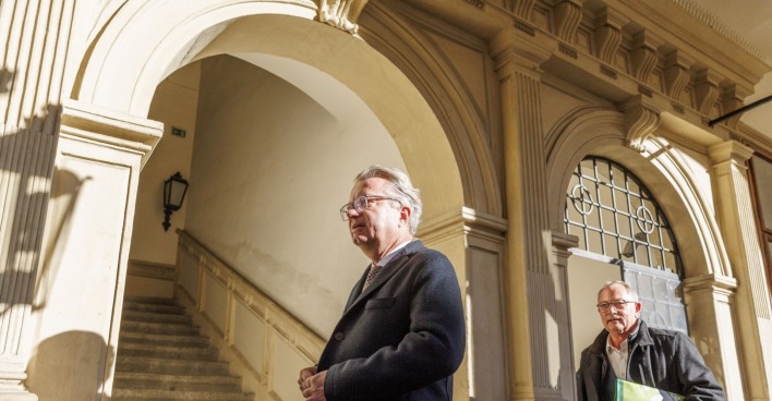 Landeshauptmann Drexler beim Gang in die ÖVP Zentrale