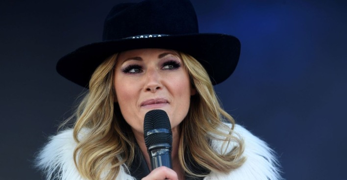 Helene Fischer mit einem schwarzen Hut.