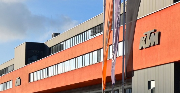 Das KTM-Gebäude in Mattighofen von außen.