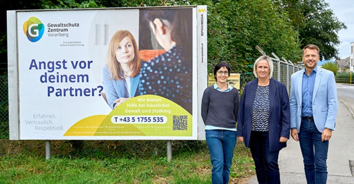Angelika Wehinger (Leiterin Gewaltschutzzentrum Vorarl- berg), Martina Gasser (ifs Geschäftsführerin), Willi Georg Bonjsak (Head of Regional Sales Vorarlberg EPAMEDIA)