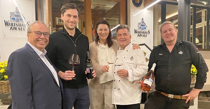 Walter Pfanner (Pfanner Weine), Winzer Clemens Reisner (Weinbau Igler Burgenland), Wirtepaar Daniela und Martin Berthold, Sommelier Florian Rapp (v.li.)