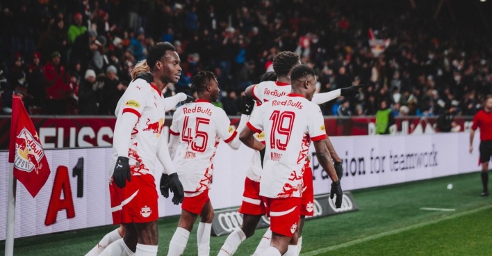 Red Bull Salzburg Spieler beim Match gegen den Lask