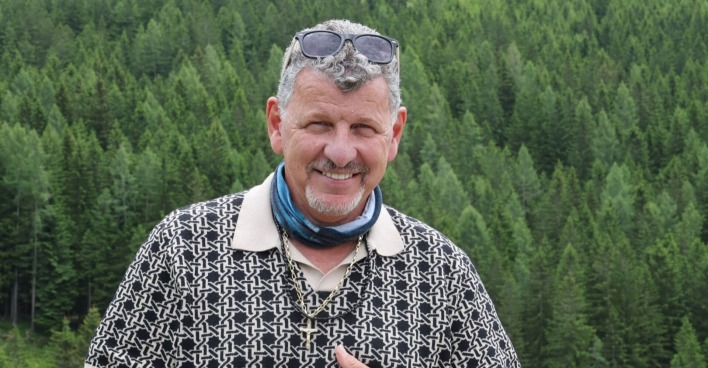 Semino Rossi lächelt in die Kamera