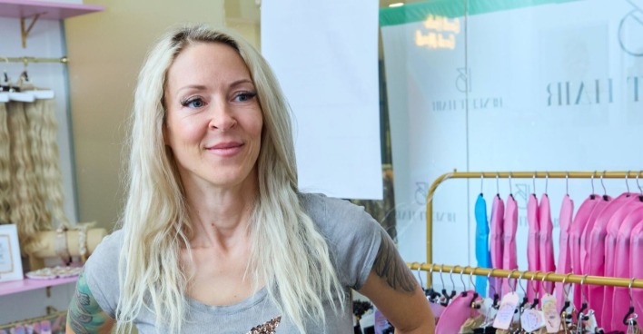 Simone Lugner lächelt