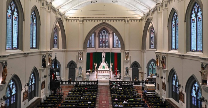 Der Innenraum einer Kirche in Singapur.
