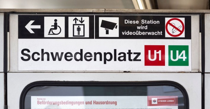 Die U4 fährt unbehindert, für die U1 kann nicht zwischen Schwedenplatz und Reumannplatz fahren..