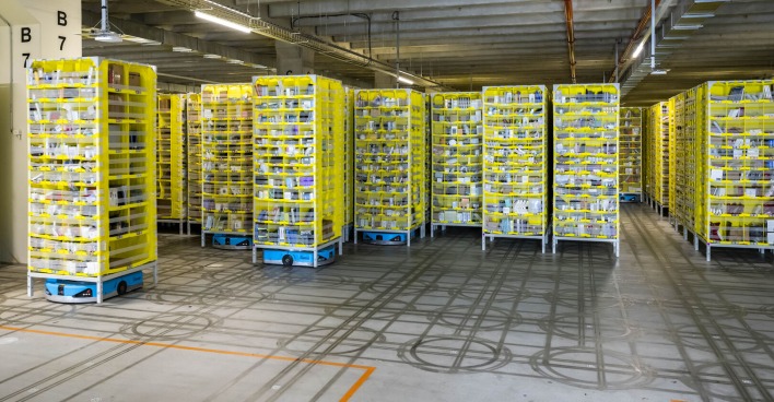 Das Herzstück des Amazon-Logistikzentrums in Augsburg ist die 30.000 Quadratmeter große Robotikhalle.