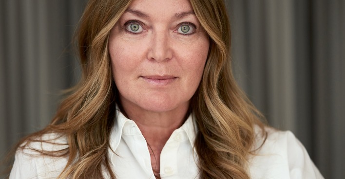 Karin Gustavsson in einer weißen Bluse