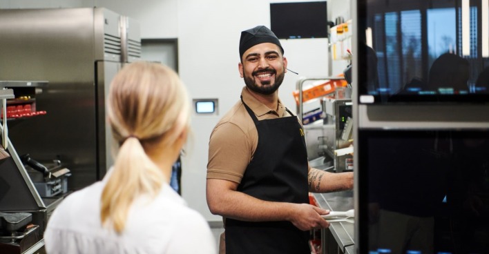McDonald's wirbt um die Mitarbeiter von Kika/Leiner, sie sollen sich für Jobs in den Restaurants bewerben.