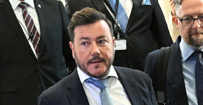 Die Staatsanwaltschaft Trient hat einen Haftbefehl gegen René Benko, Gründer der insolventen Immobiliengruppe Signa, erlassen.