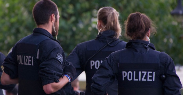 Am Montag hat die Polizei die Leiche eines Babys in einem Müllraum in Simmering entdeckt.