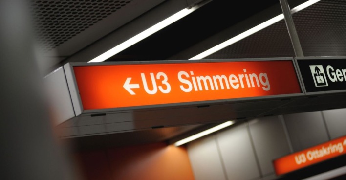 U3-Schild: Fahrtrichtung Simmering
