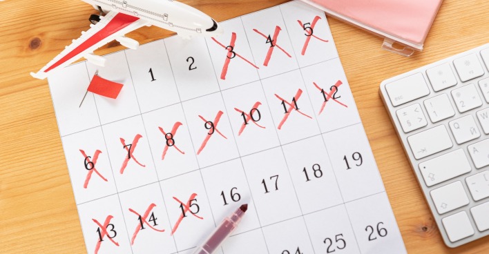 Ein Kalender mit durchgestrichenen Tagen.