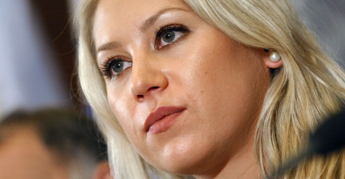 Anna Kournikova bei einer Pressekonferenz