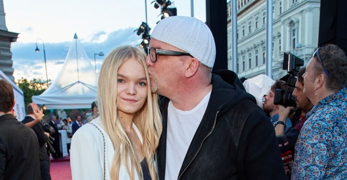 DJ Ötzi küsst Tochter Lisa Marie auf den Kopf