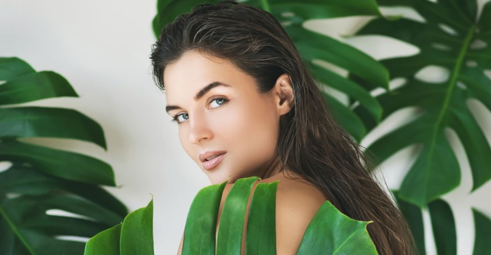 Frau mit langen Haaren | Credit: iStock.com/Jun