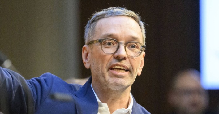 FPÖ-Chef Herbert Kickl fordert Nehammers Rücktritt.