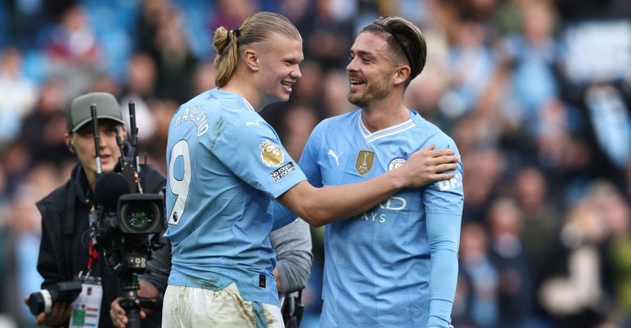 Erling Haaland und Jack Grealish auf dem Spielfeld