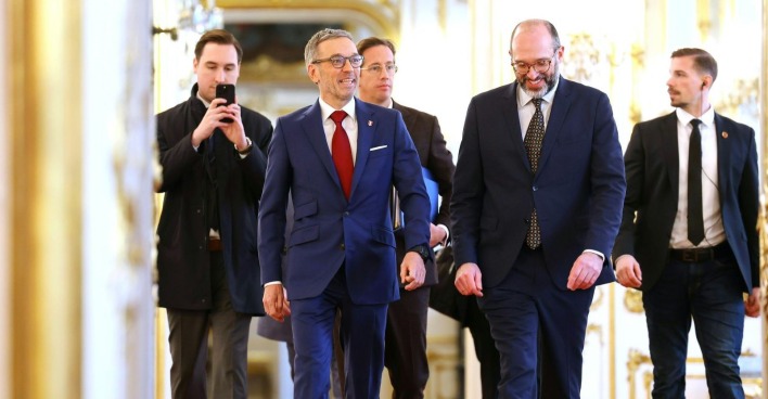 Bundesparteiobmann Herbert Kickl (2.v.l.) am Montag, 06. Jänner 2025, in der Präsidentschaftskanzlei in Wien