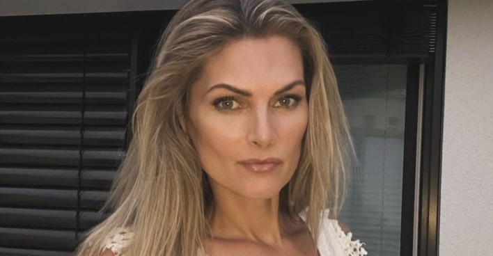 Martina Kaiser mit ernstem Gesichtsausdruck