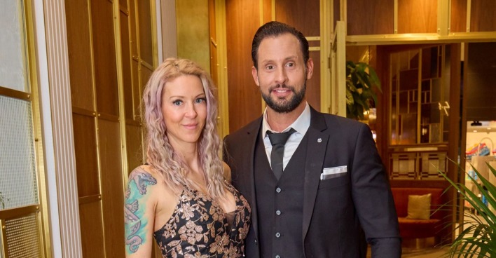 Simone Lugner und Christopher Dengg lächeln