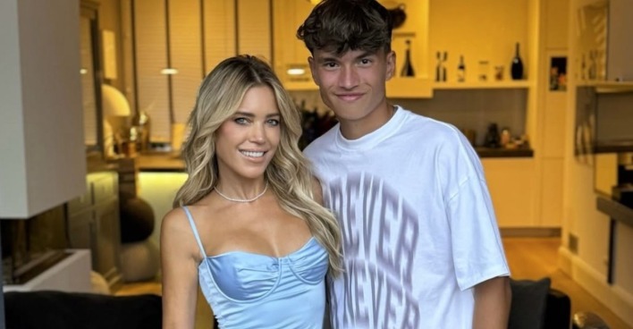 Sylvie Meis und ihr Sohn Damián van der Vaart lächeln in die Kamera