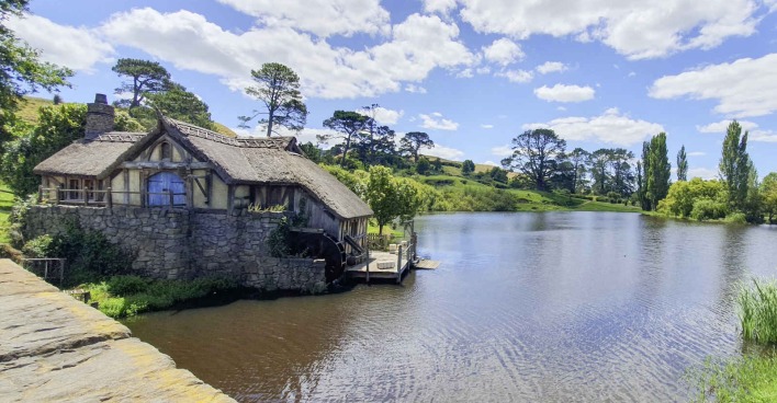 Ein Haus an einem See