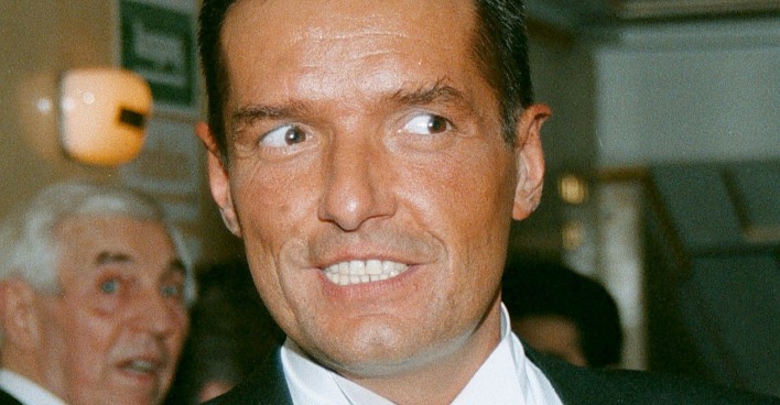 Falco mit skeptischem Gesichtsausdruck