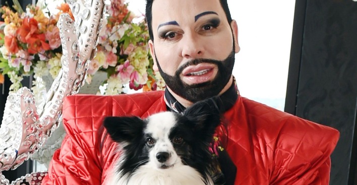 Harald Glööckler und Papillon-Rüde Billy King