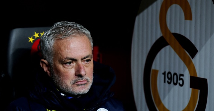 Fenerbahce-Trainer Jose Mourinho für vier Spiele gesperrt.