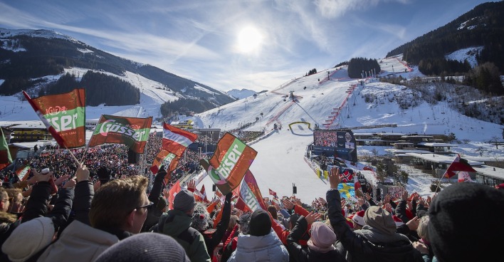 Tausende Fans feierten im Zielstadion der Ski-WM in Saalbach Hinterglemm.