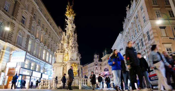 Die Pestsäule am Wiener Graben hat bei dem Unfall nur leichten Schaden genommen.