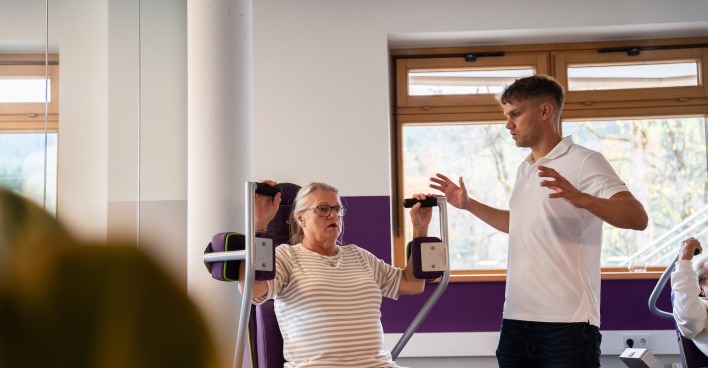 Mit gezieltem Training die Beweglichkeit erhalten: Auch im Alter fit und aktiv bleiben.