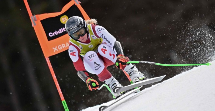 Cornelia Hütter auf der Skipiste