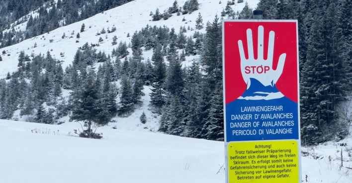 Lawinenwarnschild