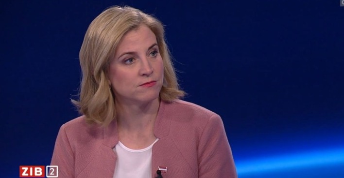 Außenministerin Beate Meinl-Reisinger im Studio der ZIB 2 bei Armin Wolf.
